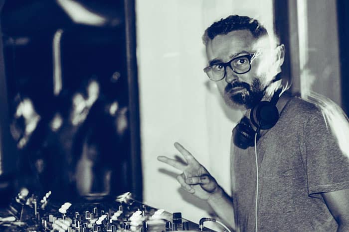 Paul T at Single Fin's Terrace in Bali - dj paul t bali interview