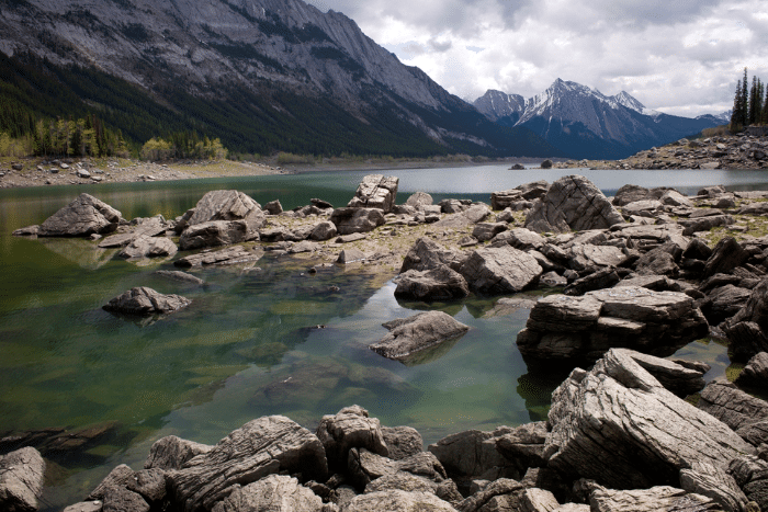 medicine-lake-jasper-national-park-alberta-canada