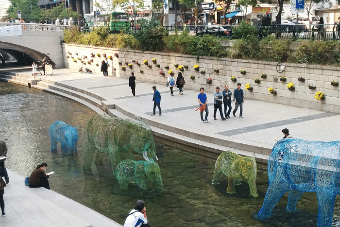 cheongyecheon-stream