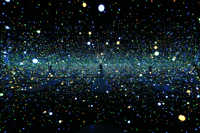 kusama-infinity-mirror-room